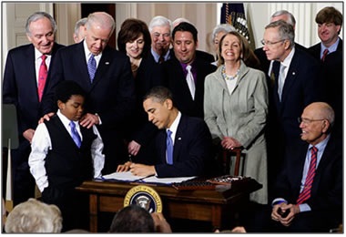 photo of President Barak Obama signing the Affordable Care Ac